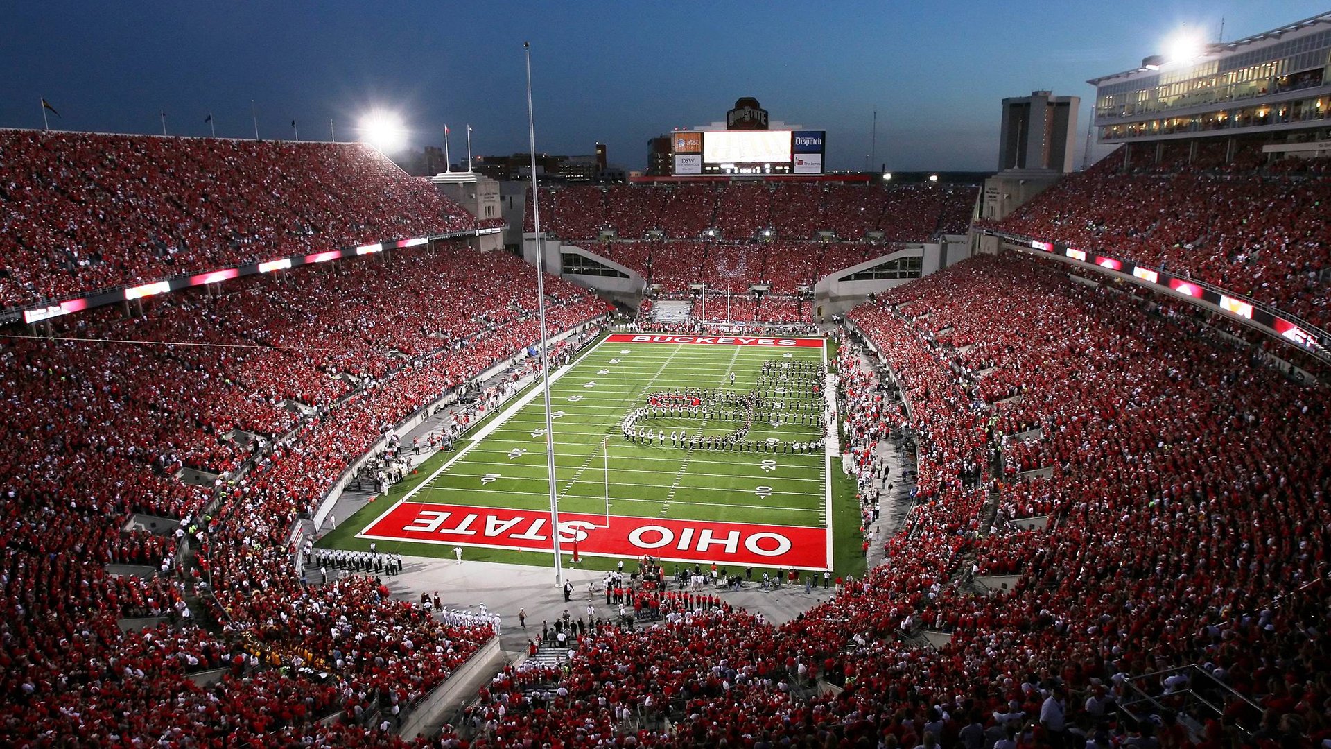 校园篮球比赛激烈